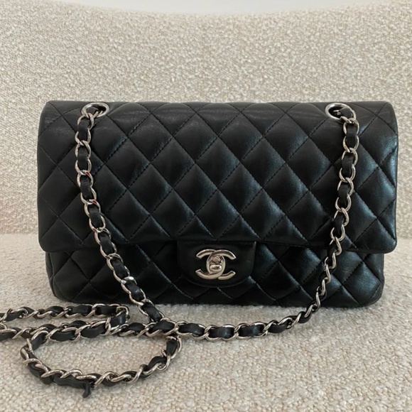 Authentic Chanel Classic Flap Black Medium Lambskin SHW - Picture 1 of 16